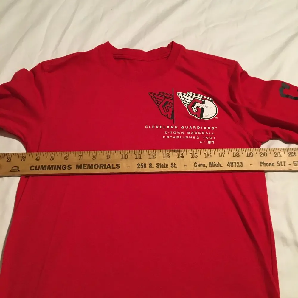Nike Small Cleveland Guardians Long-Sleeved T-Shirt Red C-Town Official MLB